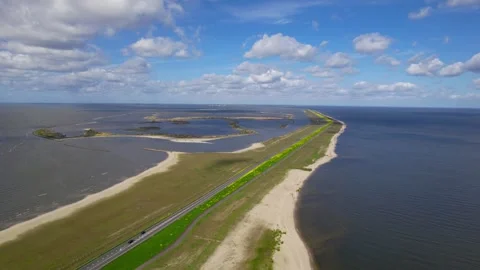 Scenic highway N307 in the Netherlands with fluffy clouds in the blue sky. Vidéo 282912366