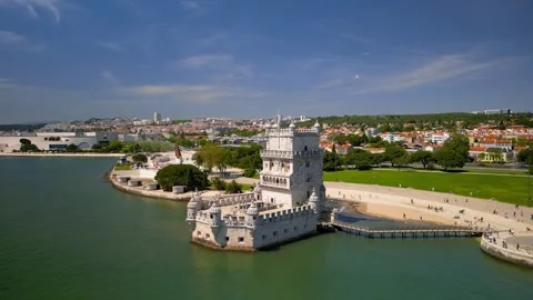 Scenic landscape of historic Belem tower ,UNSECO world heritage site in Lis.. Vidéo 313399250