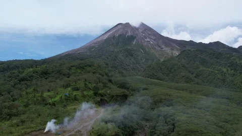 Scenic Landscape of Mount Merapi Volcano, Indonesia Video stock 321649017