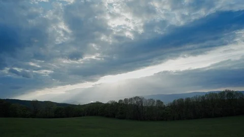 Scenic landscape with mountain range and green forest. Sunset. The sun's rays 库存影片 115363264