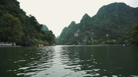 Scenic Mountains Lake In The Ninh Binh Region Of Vietnam Vidéo 132173353