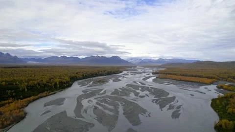 Scenic river landscape in Alaska during late autumn time. 動画素材 299879718