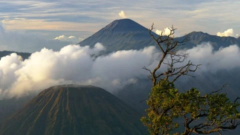 Scenic shot of Mount Bromo, an active volcano in East Java, Indonesia. 4K, UHD Vídeos de archivo 97864880