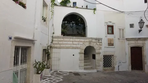 Scenic sight in Ostuni on a summer evening. Brindisi, Apulia (Puglia), Italy. Stock-Footage 160931498