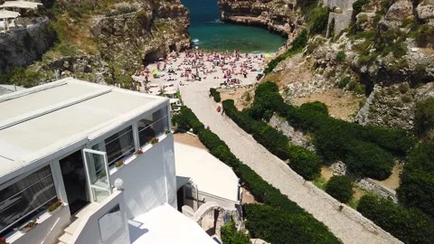 Scenic sight in Polignano a Mare, Bari Province, Apulia (Puglia), southern Italy Video stock 160929009