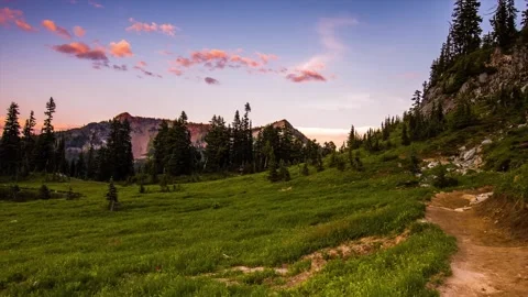 Scenic Sunset on Naches Peak Loop Trail, Mount Rainier National Park Vídeo Stock 332141632