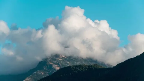Scenic timelapse of clouds flying over Babadag mountain at Oludeniz Vídeo Stock 229941536