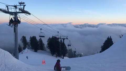 Scenic view and epic sunset at a ski resort in Oregon. Vidéo 115065373