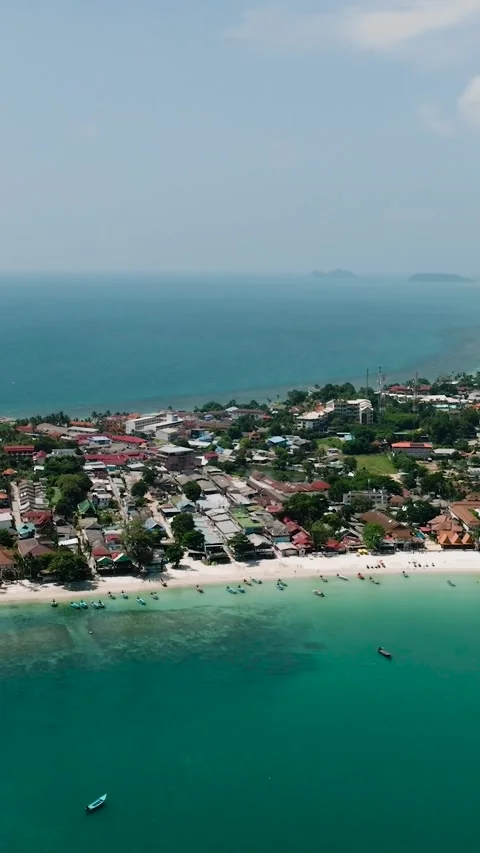 Scenic view of beach and lush hills. Haad Rin. Ko Pha Ngan, Thailand. Stock Footage 303399481