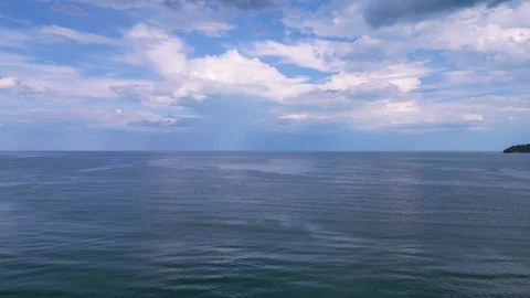 Scenic view of calm blue ocean under dramatic sky with fluffy clouds 動画素材 339322783