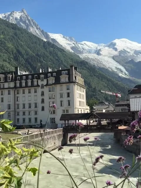 Scenic View of Chamonix Resort and Mountains Video stock 340870349