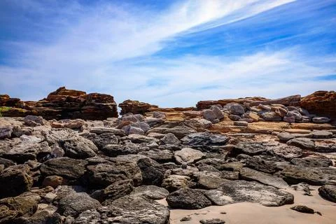 Scenic view of dramatic rock formations along the coastline at Broome Foto stock