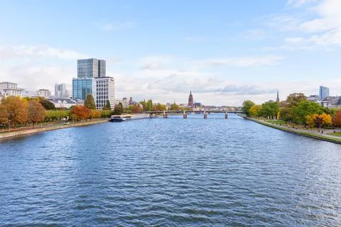 Scenic View Of The Eiserner Steg Bridge Over The River Main In Frankfurt Germany Stock-Fotos
