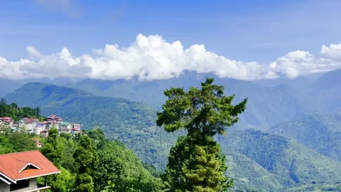 Scenic view of Kanchenjunga mountains coverd with dence white clouds in Pell Stock-Footage 313465184