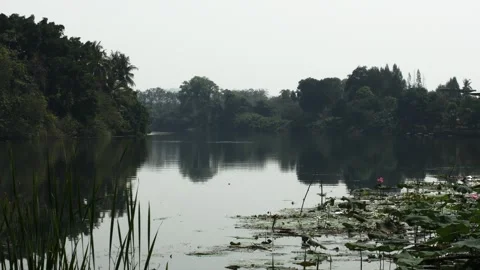 Scenic View Looking Down the River Kwai in Kanchanaburi Thailand Vídeo Stock 330953691