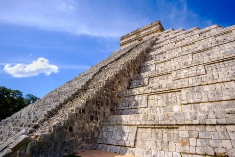 Scenic view of Mayan pyramid El Castillo in Chichen Itza Stock Photos