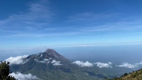Scenic View of Mount Merapi Above the Clouds Video stock 342028488