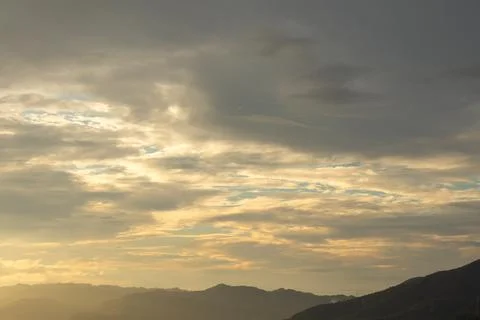 Scenic View of Mountains Under Cloudy Sky Stock-Fotos