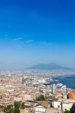 Scenic view of Naples city and Mount Vesuvius, Italy Foto stock