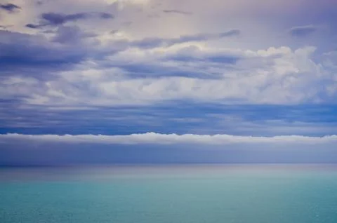 Scenic view of ocean and dramatic cloudscape Foto stock