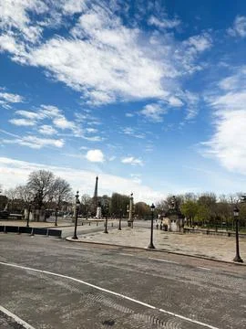 Scenic view of Paris landmark under a vibrant sky with clouds Foto stock