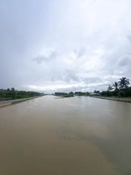 Scenic View of River Under Cloudy Sky 스톡 사진