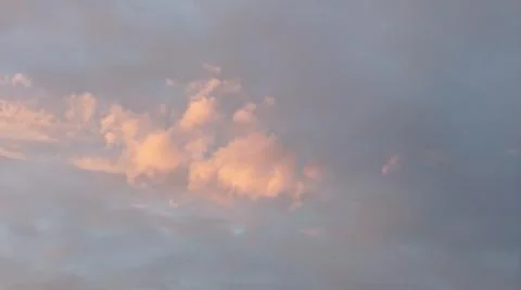 Scenic view of soft glowing clouds during a golden sunset or sunrise sky. Stock-Fotos