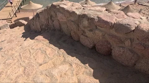 A Scenic View of Stone Steps Leading Down to the Beach with Umbrellas, 库存影片 330101854