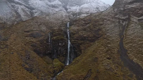 Scenic waterfall cascading down glen coe mountains in scotland 库存影片 334061038