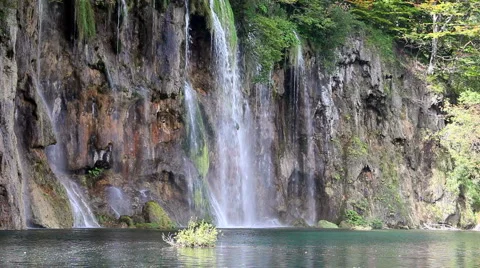 Scenic Waterfall Видео 906102