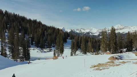 Scenic winter view of Grubigstein ski slopes in Lermoos Tyrol Austria. 動画素材 333706980