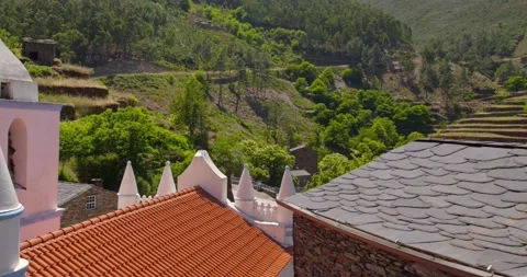 Schist rooftops Stockbeeldmateriaal 143263477