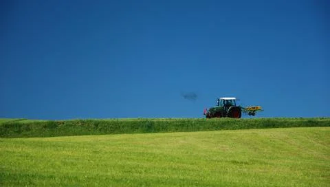 Schlepper auf Weide Stock Photos