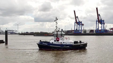 Schlepper im Hafen Stock Footage 153517188