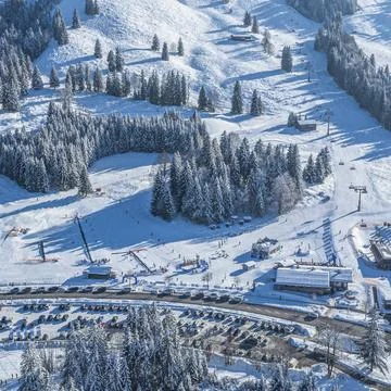 Schnee, Sonne und blauer Himmel, ideale Bedingungen für Wintersport in Bad.. Stock Photos