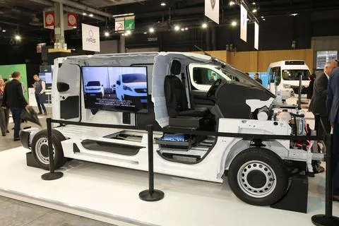 Schnittmodell eines Citroen e-Jumpy Hydrogen Wasserstoff Lieferwagen, Mond... Stock Photos