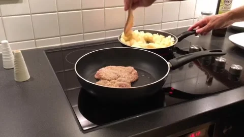 Schnitzel grill pan Stock-Footage 268483459