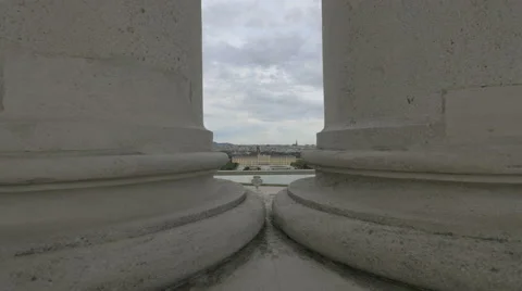 Schönbrunn Palace seen through two columns from Gloriette, Vienna Stock Footage 59317384