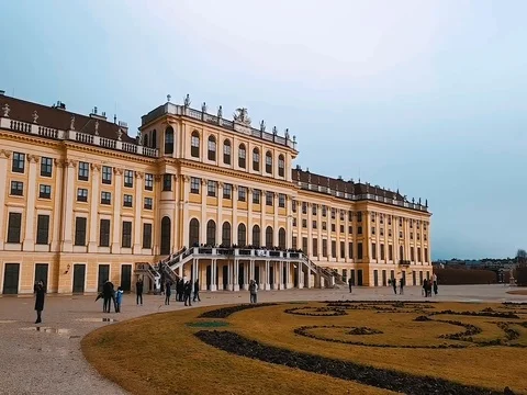 Schonbrunn Palace, Vienna, Austria, Hyperlapse Timelapse Video.Winter shot Stockbeeldmateriaal 123953230