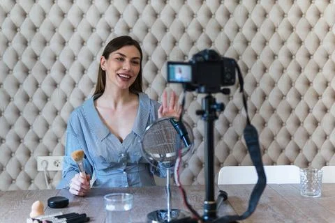 Schönheitspflege,tutorial,vlog,influencerin,kosmetik,körperpflege,v-log,vi. Fotos Stock