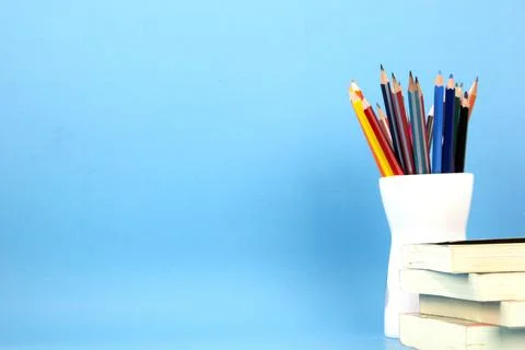 School accessories and education elements, books and alarm clock on Light blu 库存照片