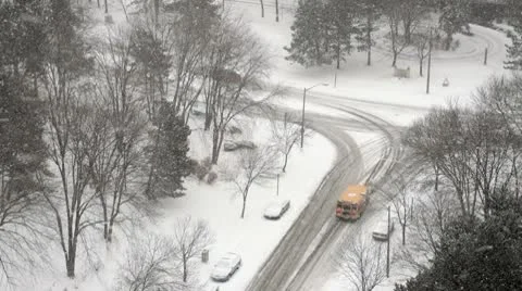 School Bus Making turn HD Vidéo 10678843