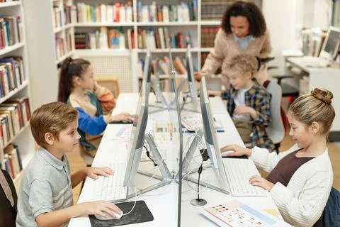 School Children using Computers in It Programming Class Stock Photos