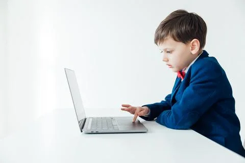 School IT programming boy at the computer in the classroom learning online Foto stock
