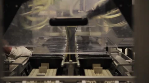 School lunch assembly line machines and workers 動画素材 41612286