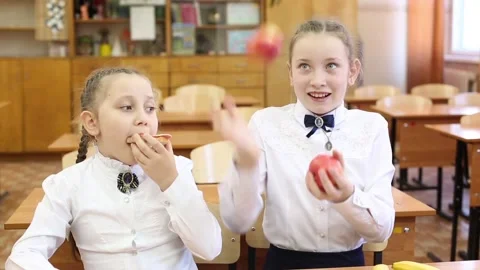 School lunch for children on the break between classes. Stock-Footage 107776222