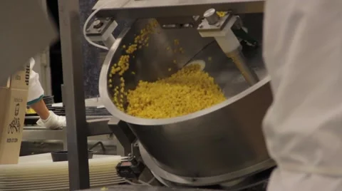 School lunch is processed with corn in a machine 動画素材 41612292