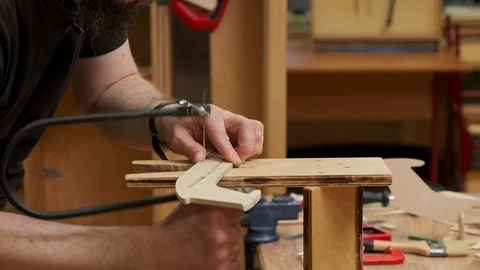School master cuts passenger jetliner model with fretsaw 스톡 동영상 127377210