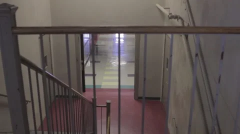 School stairs looking down into empty hall dolly 動画素材 40855077