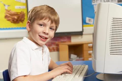 Schoolboy In IT Class Using Computer Stockfoto's